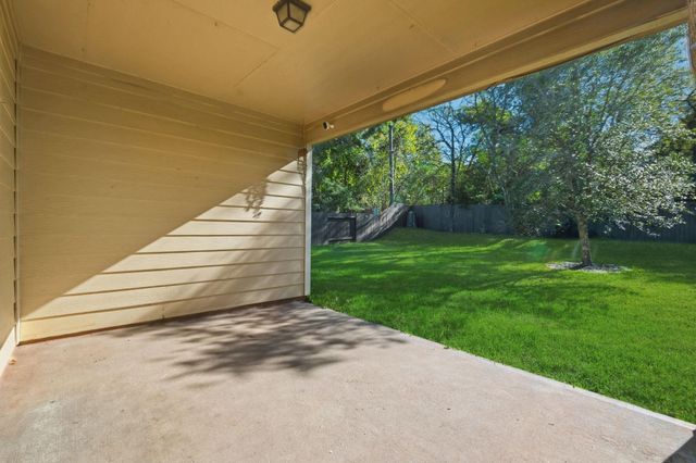 1715 Round Oak Lane, Conroe, TX 77304