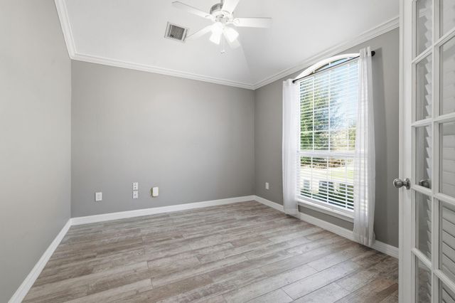 1715 Round Oak Lane, Conroe, TX 77304