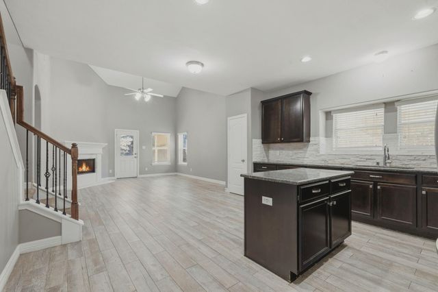 1715 Round Oak Lane, Conroe, TX 77304