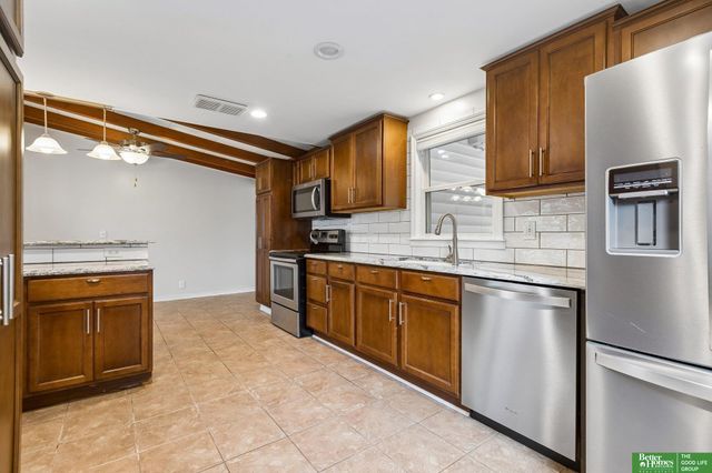8614 Pinkney Street, Omaha, NE 68134