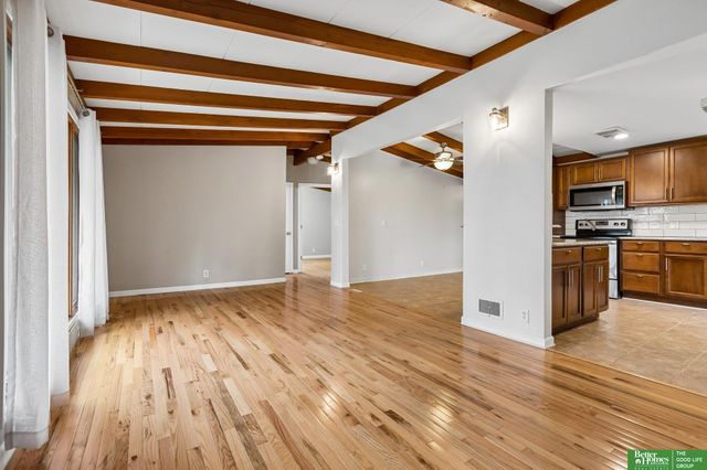 8614 Pinkney Street, Omaha, NE 68134