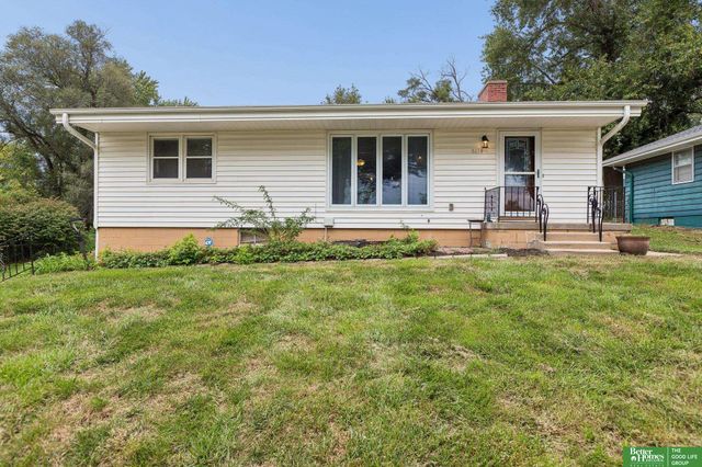 8614 Pinkney Street, Omaha, NE 68134
