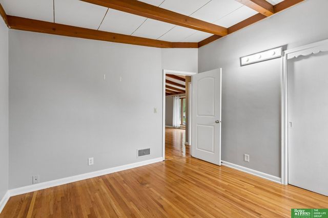 8614 Pinkney Street, Omaha, NE 68134