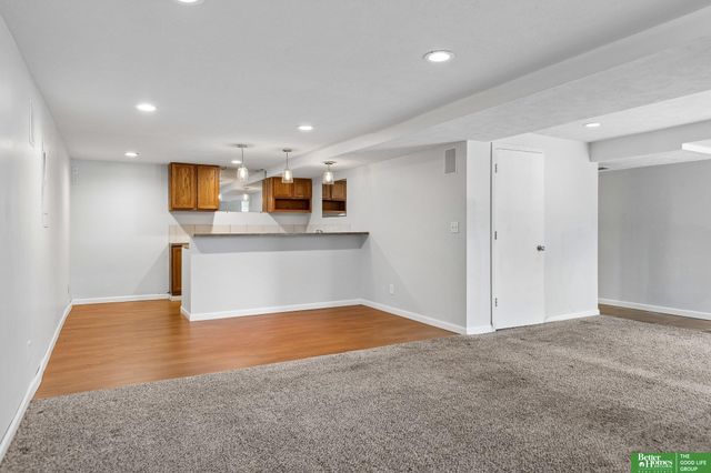 8614 Pinkney Street, Omaha, NE 68134