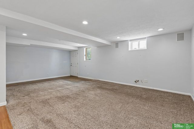 8614 Pinkney Street, Omaha, NE 68134