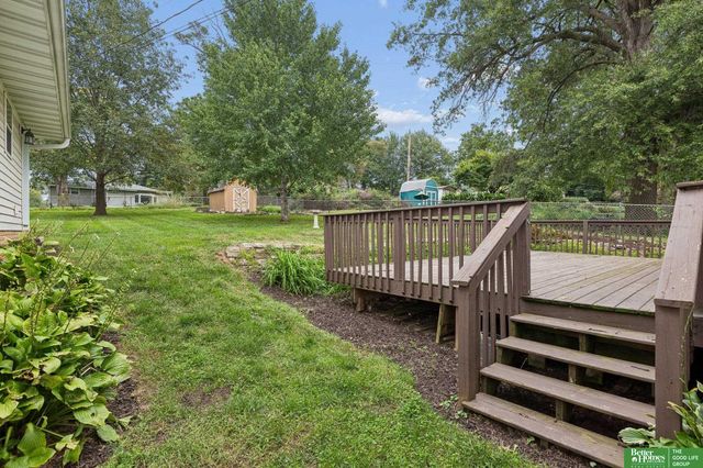 8614 Pinkney Street, Omaha, NE 68134
