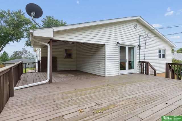 8614 Pinkney Street, Omaha, NE 68134