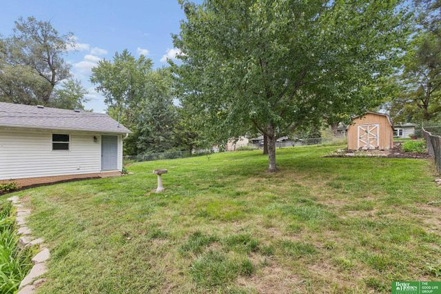 8614 Pinkney Street, Omaha, NE 68134