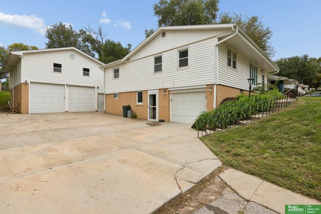 8614 Pinkney Street, Omaha, NE 68134