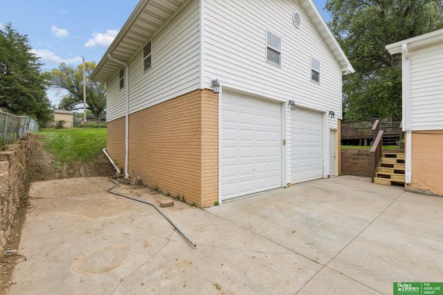 8614 Pinkney Street, Omaha, NE 68134