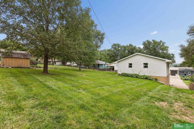 8614 Pinkney Street, Omaha, NE 68134