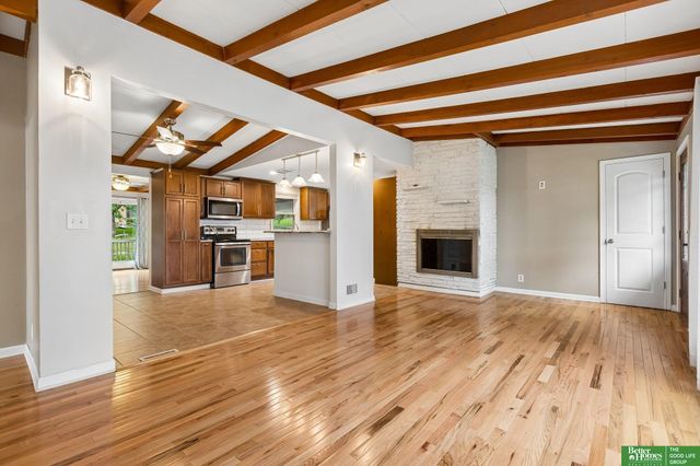8614 Pinkney Street, Omaha, NE 68134