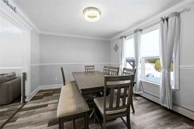 7 Harwood Way, Coram, NY 11727