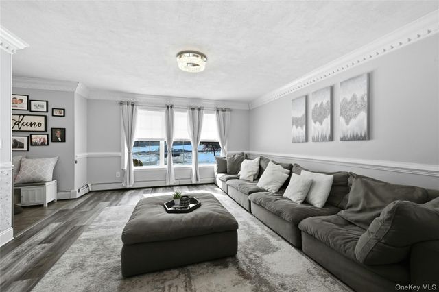 7 Harwood Way, Coram, NY 11727