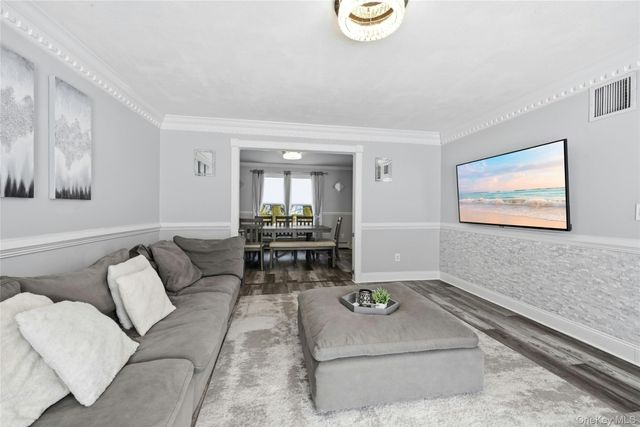 7 Harwood Way, Coram, NY 11727