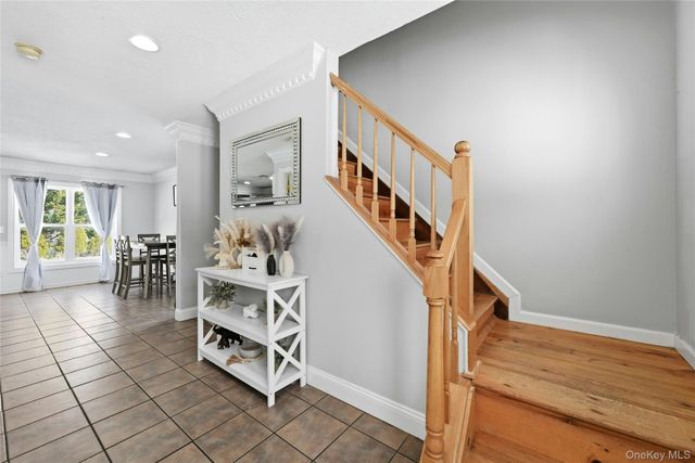 7 Harwood Way, Coram, NY 11727