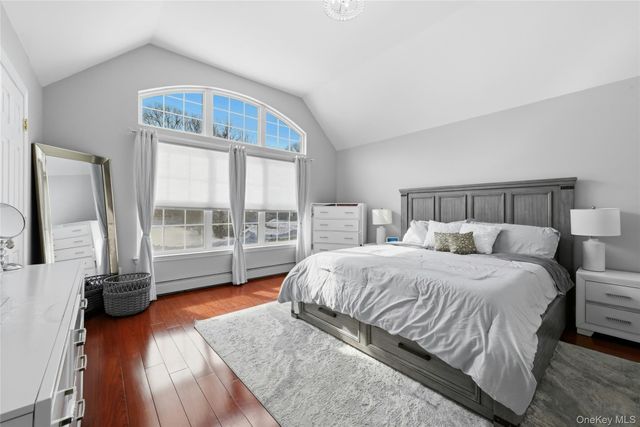 7 Harwood Way, Coram, NY 11727