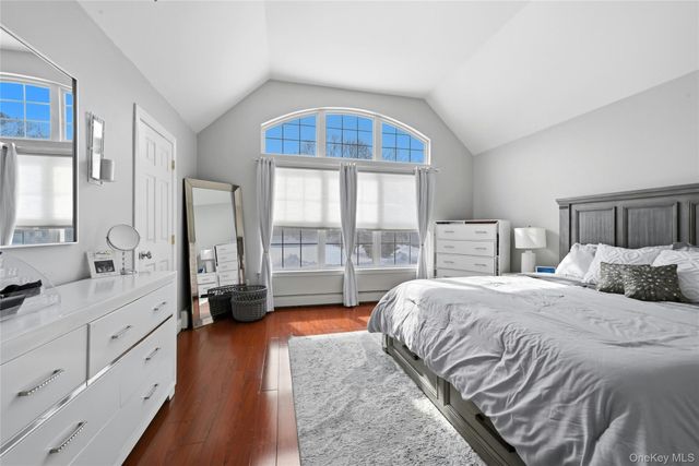 7 Harwood Way, Coram, NY 11727