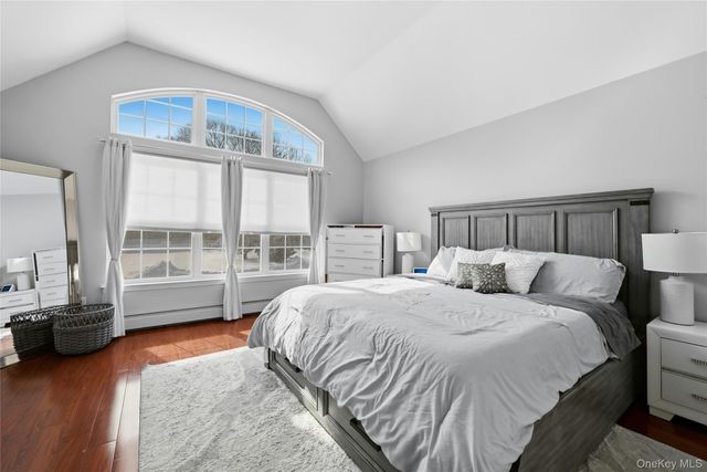 7 Harwood Way, Coram, NY 11727