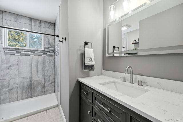 7 Harwood Way, Coram, NY 11727