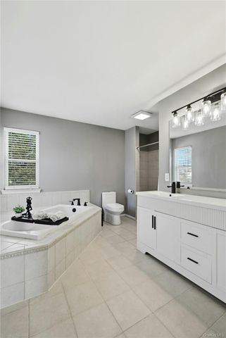 7 Harwood Way, Coram, NY 11727