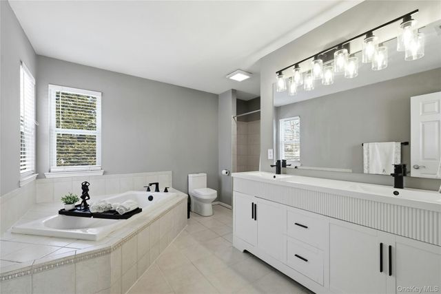 7 Harwood Way, Coram, NY 11727