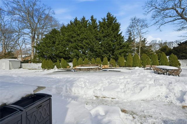 7 Harwood Way, Coram, NY 11727