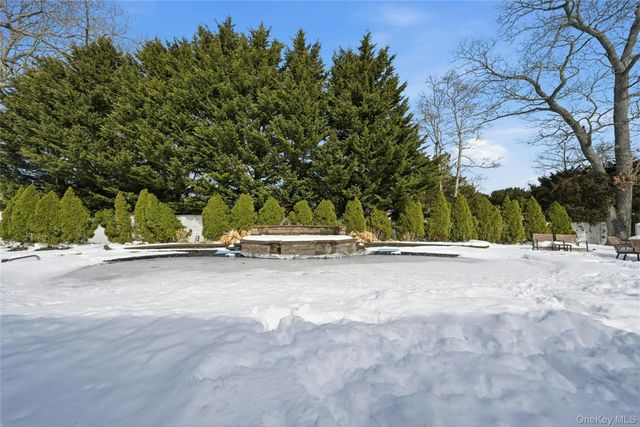 7 Harwood Way, Coram, NY 11727