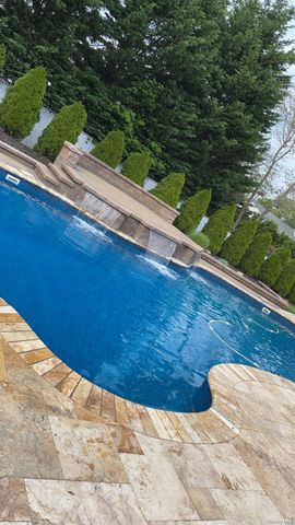 7 Harwood Way, Coram, NY 11727