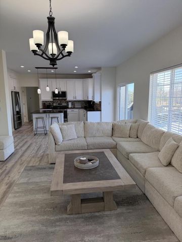 8409 S Palomino DRIVE, Oak Creek, WI 53154