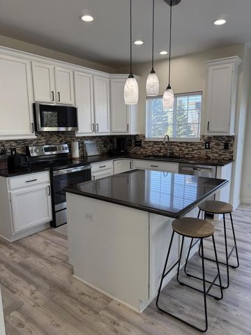 8409 S Palomino DRIVE, Oak Creek, WI 53154