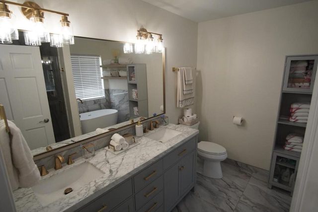 8409 S Palomino DRIVE, Oak Creek, WI 53154