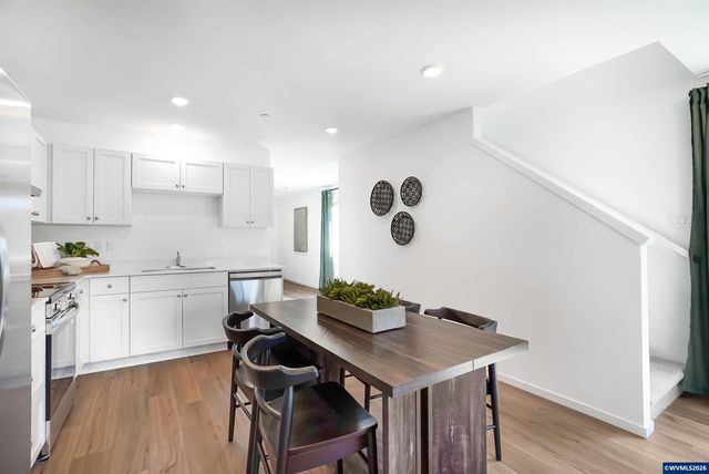 1434 NW Laura Vista Dr, Albany, OR 97321