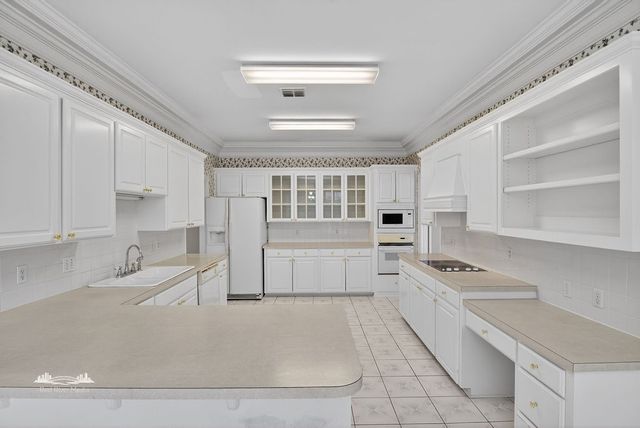 5735 S Lakeshore Drive, Shreveport, LA 71119