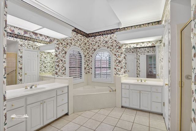 5735 S Lakeshore Drive, Shreveport, LA 71119