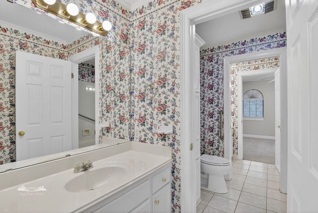 5735 S Lakeshore Drive, Shreveport, LA 71119