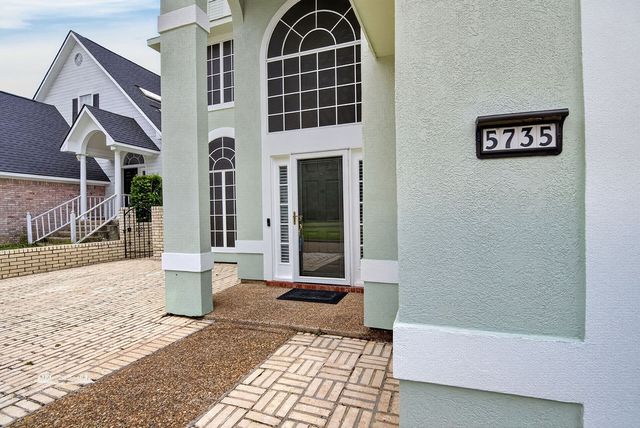 5735 S Lakeshore Drive, Shreveport, LA 71119