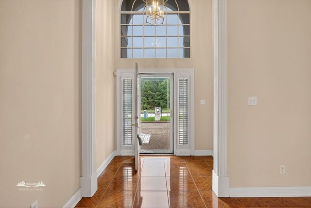 5735 S Lakeshore Drive, Shreveport, LA 71119