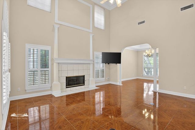 5735 S Lakeshore Drive, Shreveport, LA 71119