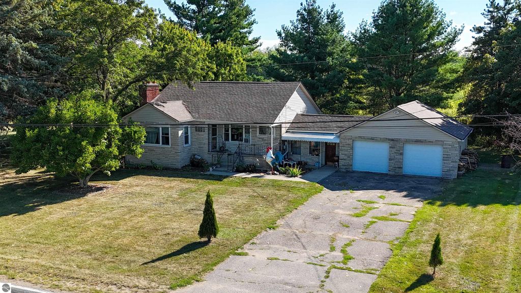 Image 1 of property listing at 3121 S Shepherd Road, Mt Pleasant, MI 48858