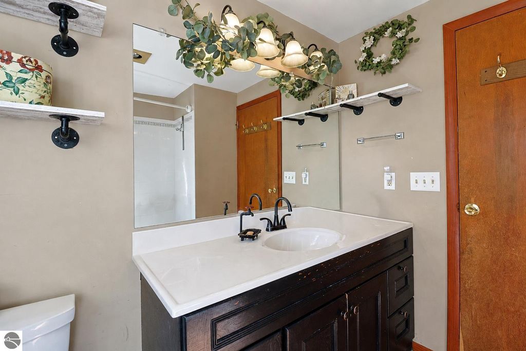 Image 10 of property listing at 3121 S Shepherd Road, Mt Pleasant, MI 48858
