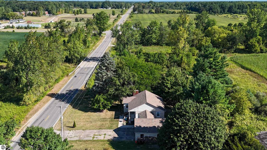 Image 17 of property listing at 3121 S Shepherd Road, Mt Pleasant, MI 48858