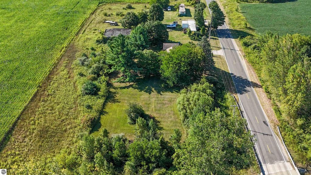 Image 18 of property listing at 3121 S Shepherd Road, Mt Pleasant, MI 48858