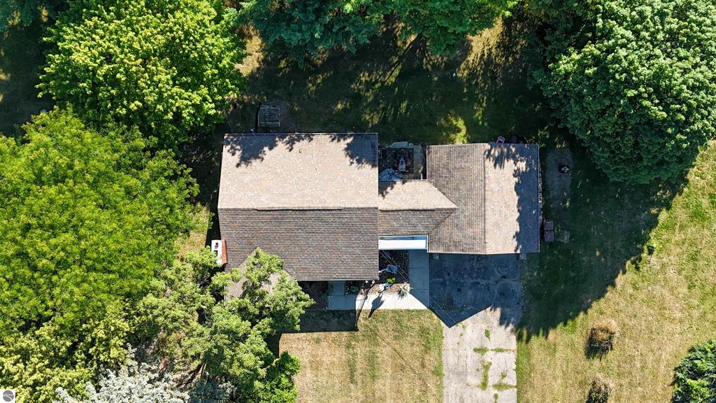 Image 19 of property listing at 3121 S Shepherd Road, Mt Pleasant, MI 48858