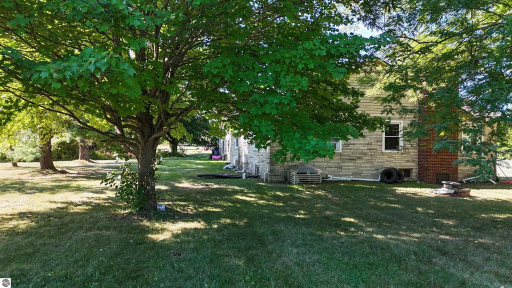 Image 21 of property listing at 3121 S Shepherd Road, Mt Pleasant, MI 48858