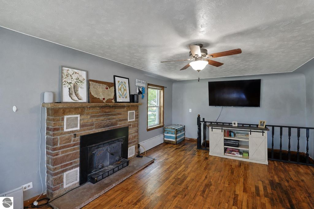 Image 3 of property listing at 3121 S Shepherd Road, Mt Pleasant, MI 48858