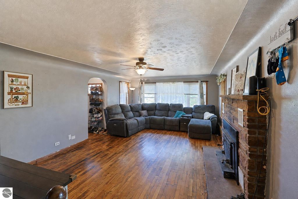 Image 4 of property listing at 3121 S Shepherd Road, Mt Pleasant, MI 48858