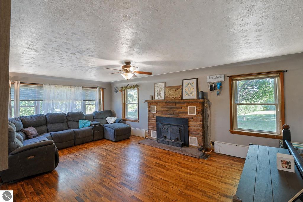 Image 5 of property listing at 3121 S Shepherd Road, Mt Pleasant, MI 48858