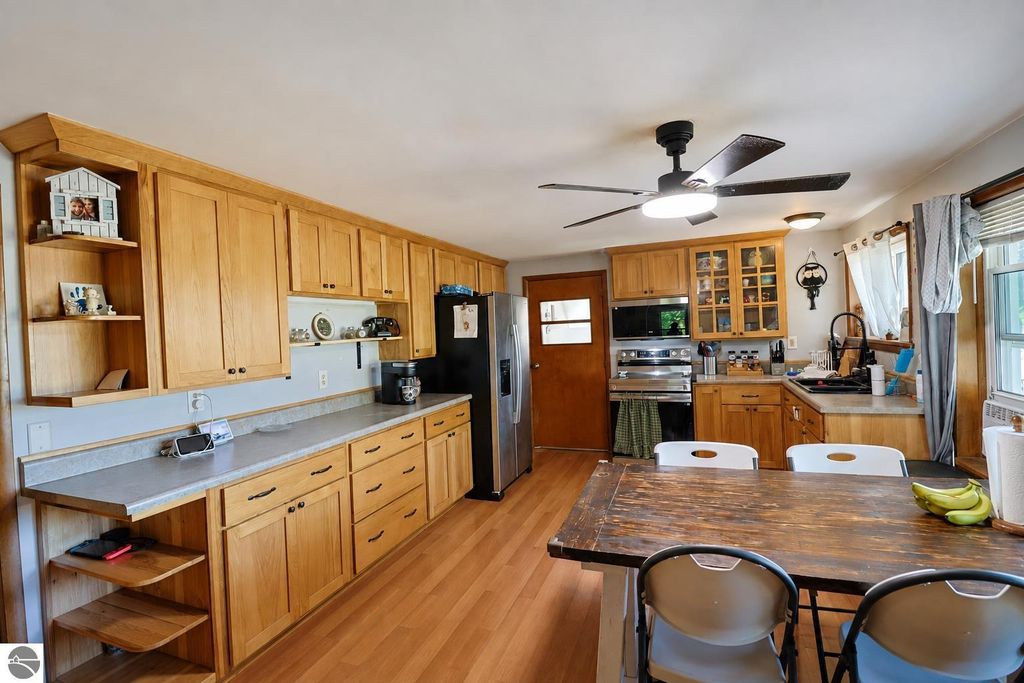 Image 6 of property listing at 3121 S Shepherd Road, Mt Pleasant, MI 48858