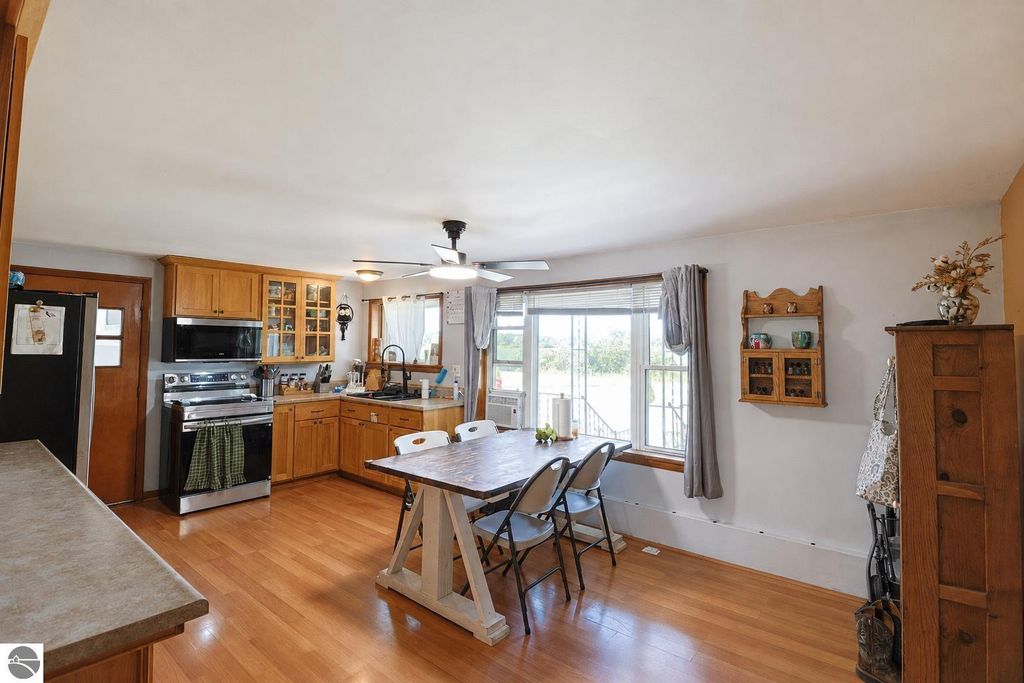 Image 7 of property listing at 3121 S Shepherd Road, Mt Pleasant, MI 48858